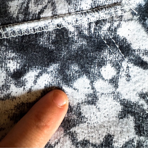 Volcom • Vamo Fleece Pullover - Picture 2 of 5